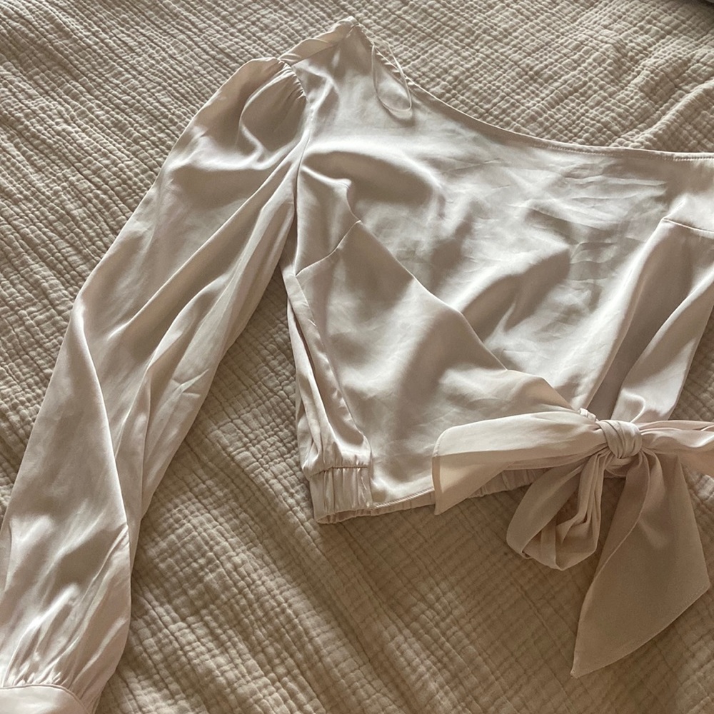 Sugar lips size Small one shoulder satin long sleeve blouse